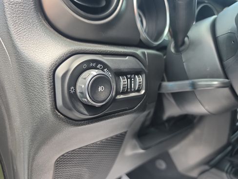 Used 2022 Jeep Wrangler Sport AWD/4WD image 17