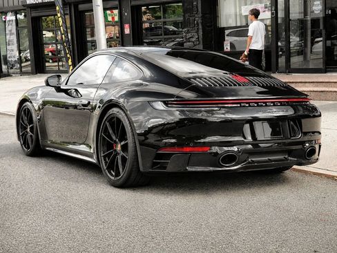 Used 2022 Porsche 911 Carrera 4S AWD/4WD image 9