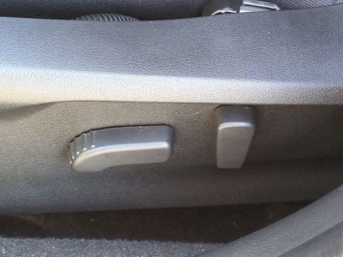 Used 2022 Subaru Crosstrek 2.0i Premium w/ Moonroof Package image 16