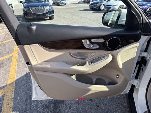 Used 2020 Mercedes-Benz GLC 300 4MATIC image 20