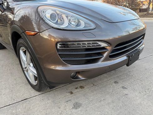 Used 2011 Porsche Cayenne S image 9
