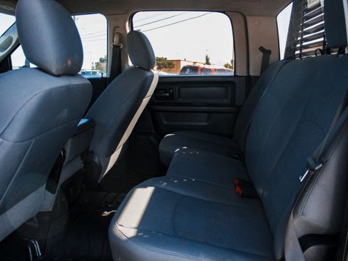 Used 2018 RAM 1500 Express AWD/4WD image 23