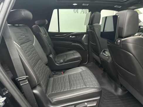 Used 2021 Cadillac Escalade Premium Luxury Platinum image 28
