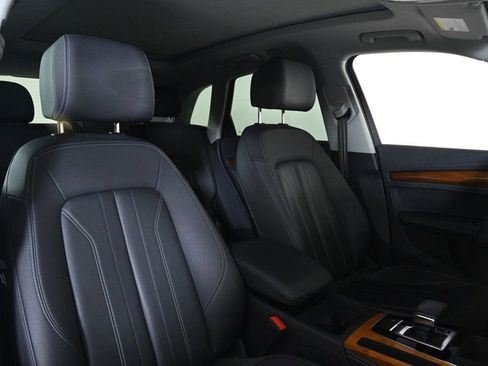 Used 2024 Audi Q3 2.0T Premium w/ Convenience Package image 16