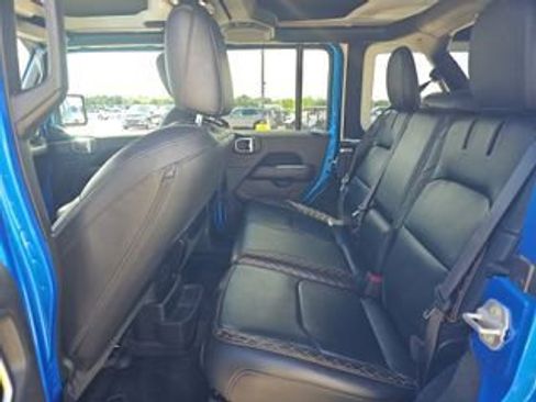 Used 2022 Jeep Wrangler Unlimited Sahara AWD/4WD image 13