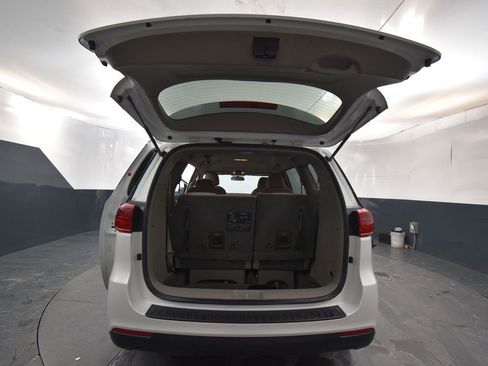 Used 2021 Kia Sedona LX image 10