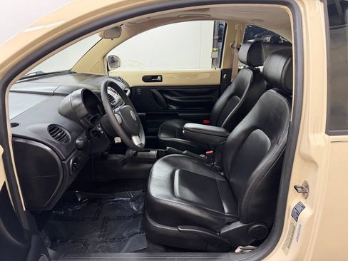 Used 2006 Volkswagen Beetle Coupe w/ Package 1 FWD image 14