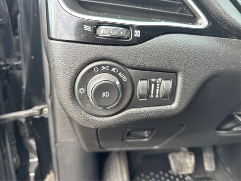 Used 2019 Jeep Cherokee Latitude Plus image 31