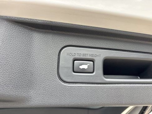 Used 2025 Honda Pilot EX-L image 7