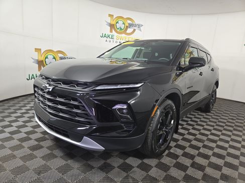 Used 2025 Chevrolet Blazer LT w/ Convenience Package FWD image 3