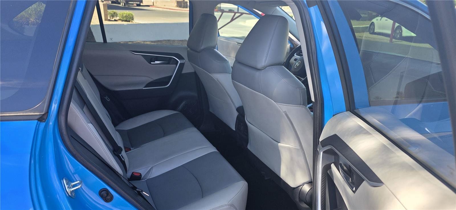 Used 2019 Toyota RAV4 XLE Premium w/ Carpet Mat Package FWD image 11