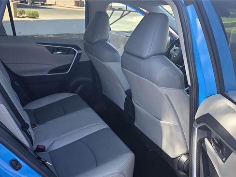 Used 2019 Toyota RAV4 XLE Premium w/ Carpet Mat Package FWD image 11