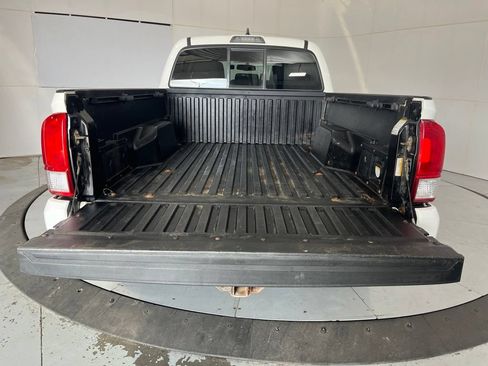 Used 2016 Toyota Tacoma SR5 AWD/4WD image 12