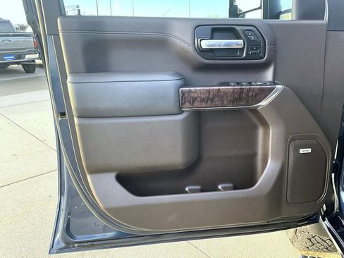 Used 2023 GMC Sierra 2500 Denali w/ Denali Ultimate Package image 9