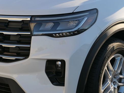 Used 2025 Ford Explorer Active w/ Active Comfort Package image 10