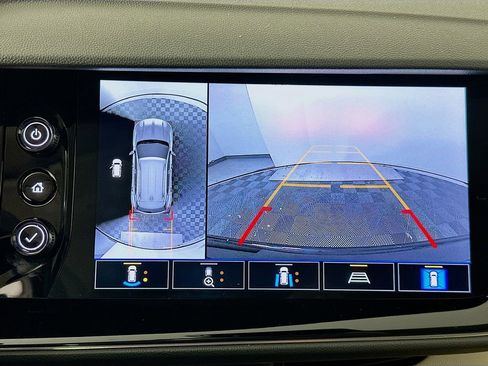 Used 2022 Buick Envision Avenir w/ Technology Package II image 14