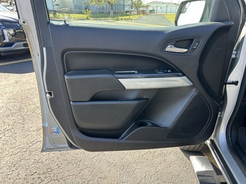 Used 2017 Chevrolet Colorado LT w/ LT Convenience Package image 12