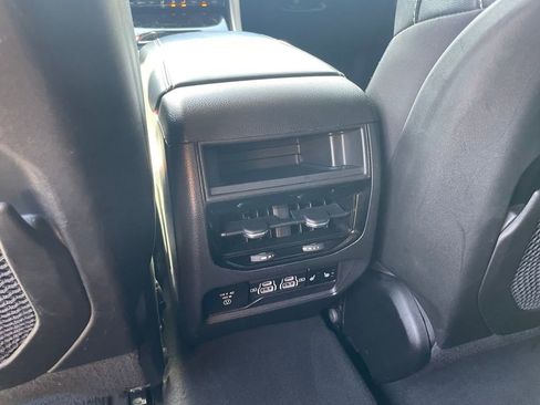 Used 2024 Jeep Grand Cherokee Limited image 24