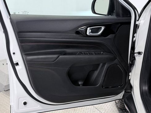 Used 2024 Jeep Compass Trailhawk image 17