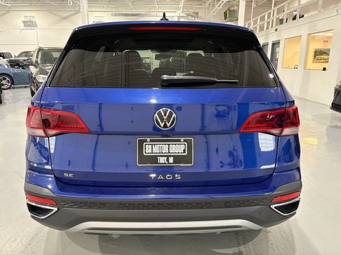 Used 2024 Volkswagen Taos SE w/ Panoramic Sunroof Package FWD image 6