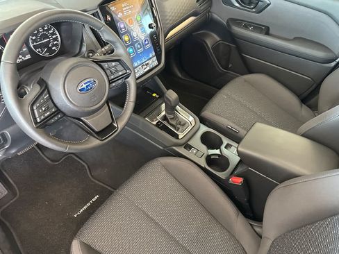 Used 2025 Subaru Forester Premium AWD/4WD image 9