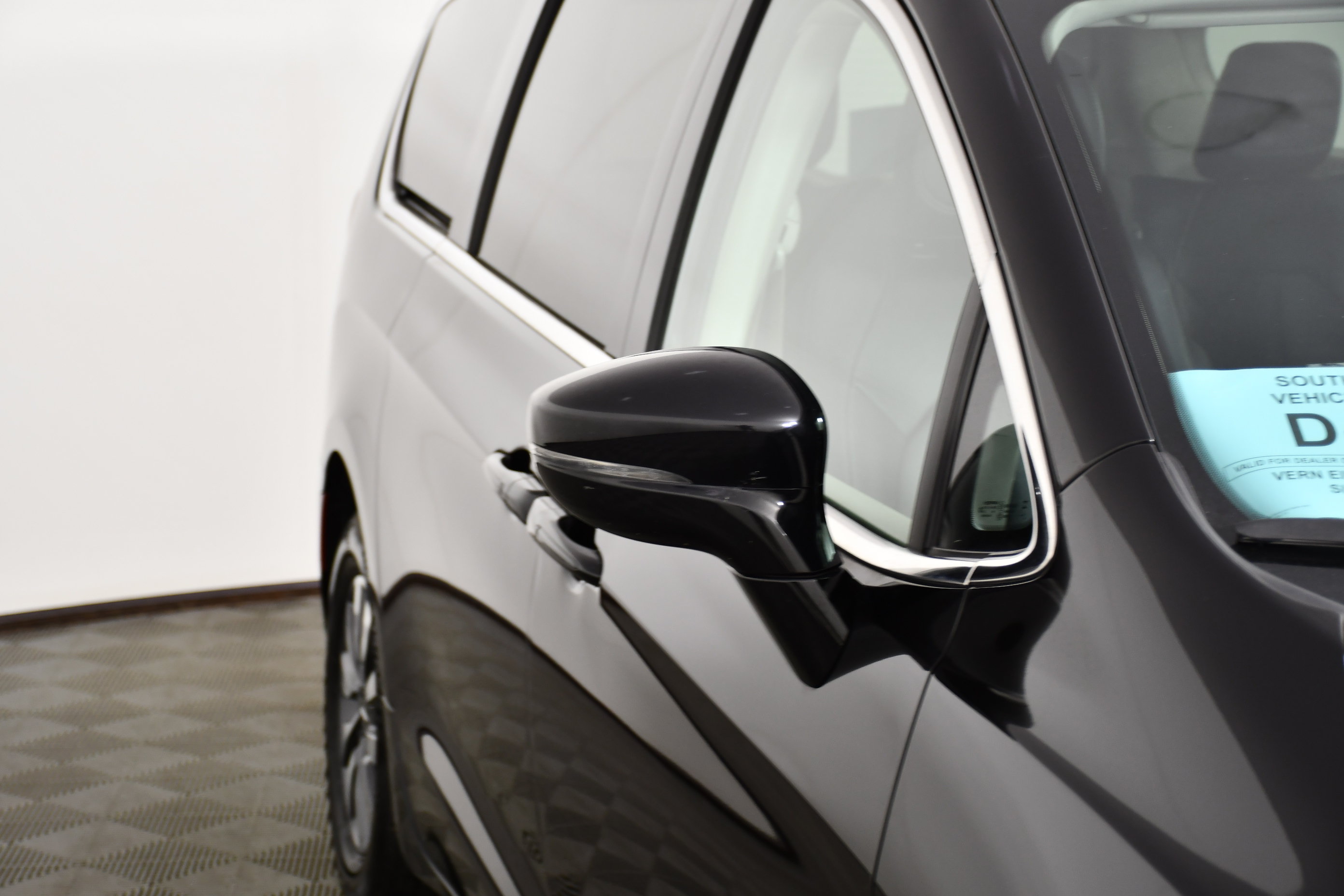 Used 2024 Chrysler Pacifica Limited FWD image 14