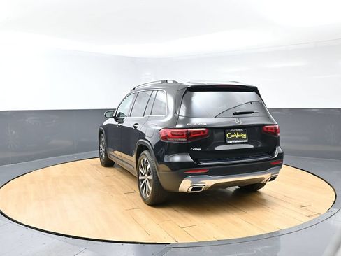 Used 2022 Mercedes-Benz GLB 250 w/ Premium Package Lite image 10