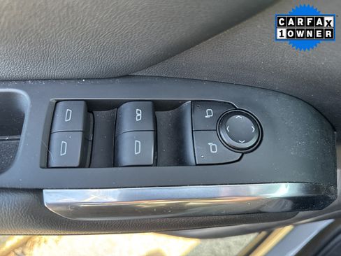 Used 2025 Chevrolet Traverse LT FWD image 4
