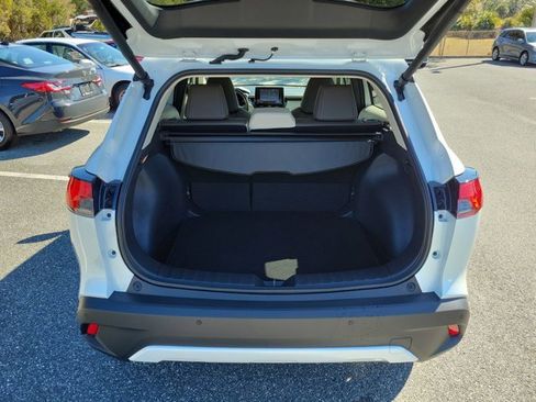 Used 2022 Toyota Corolla Cross XLE image 19