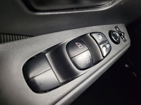 Used 2021 Nissan Kicks S FWD image 27