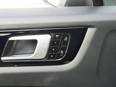 Used 2020 Porsche Cayenne image 29