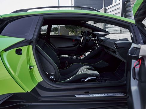 Used 2024 Lamborghini Huracan Sterrato image 35