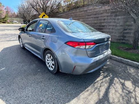 Used 2021 Toyota Corolla LE image 6