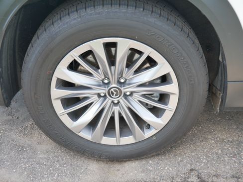 Used 2024 MAZDA CX-90 Plug-In Hybrid w/ Preferred AWD/4WD image 5