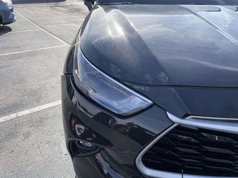 Used 2021 Toyota Highlander XLE image 16