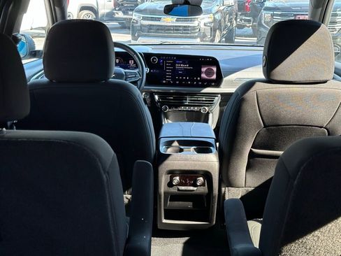 Certified 2025 Chevrolet Traverse LT image 9