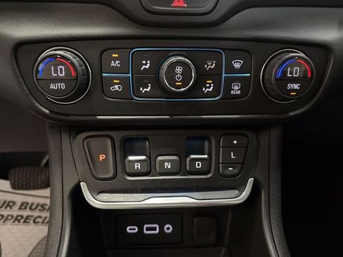 Used 2021 GMC Terrain SLE w/ Driver Convenience Package AWD/4WD image 19
