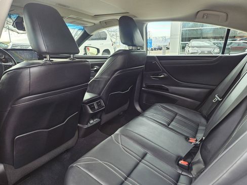 Used 2022 Lexus ES 300h w/ Luxury Package image 21