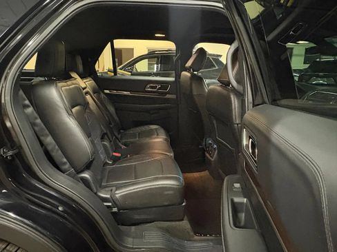 Used 2018 Ford Explorer Platinum AWD/4WD image 22
