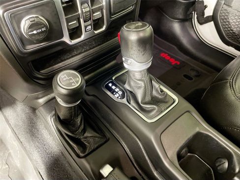 Used 2021 Jeep Wrangler Unlimited Sahara AWD/4WD image 15