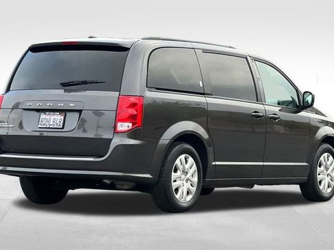 Used 2018 Dodge Grand Caravan SE w/ UConnect Hands-Free Group image 4