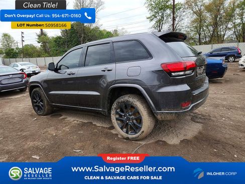 Used 2017 Jeep Grand Cherokee Altitude AWD/4WD image 3