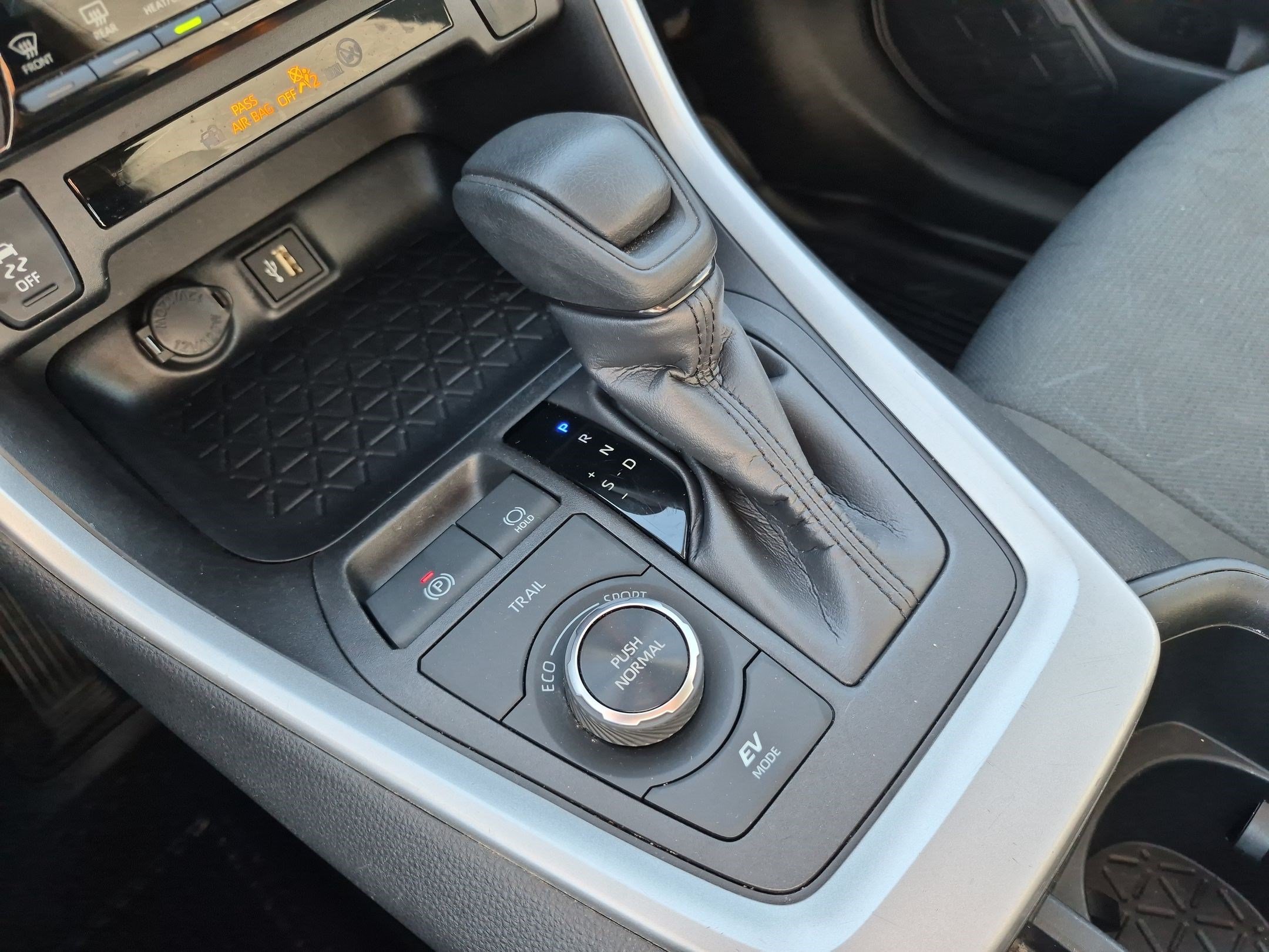 Used 2025 Toyota RAV4 XLE AWD/4WD image 25