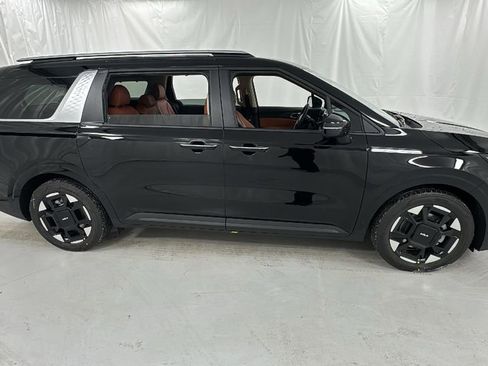 New 2026 Kia Carnival EX FWD image 2