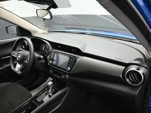 Used 2022 Nissan Kicks SV FWD image 9