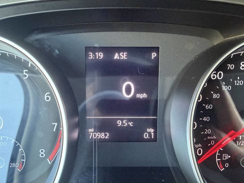 Used 2017 Volkswagen Golf S image 15