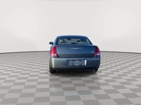 Used 2005 Chrysler 300 Touring image 7