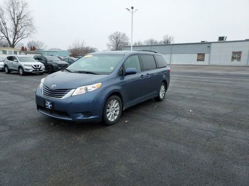 Used 2015 Toyota Sienna LE image 8