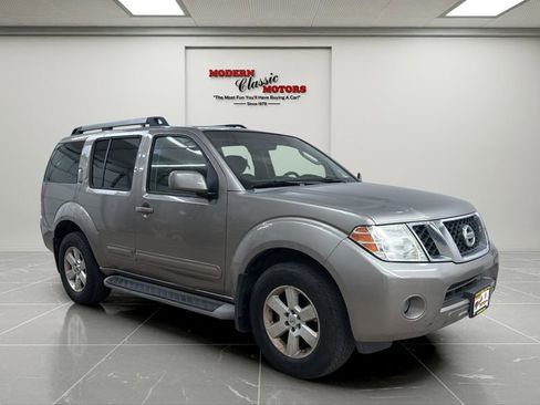 Used 2009 Nissan Pathfinder SE image 1