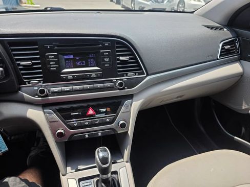 Used 2017 Hyundai Elantra SE FWD image 16